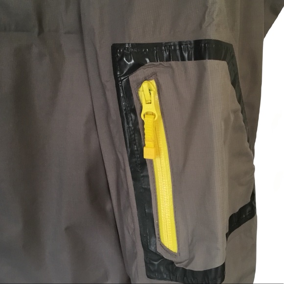 Helly Hansen Hooded Full Zip Rain Jacket. Sz L - Picture 6 of 9